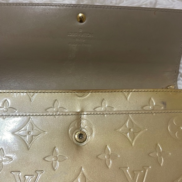 Authentic Louis Vuitton Vernis Sarah Wallet - Picture 5 of 16